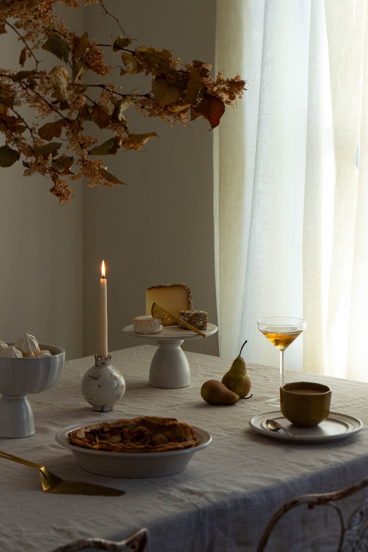 Lunaria Pedestal Stand I