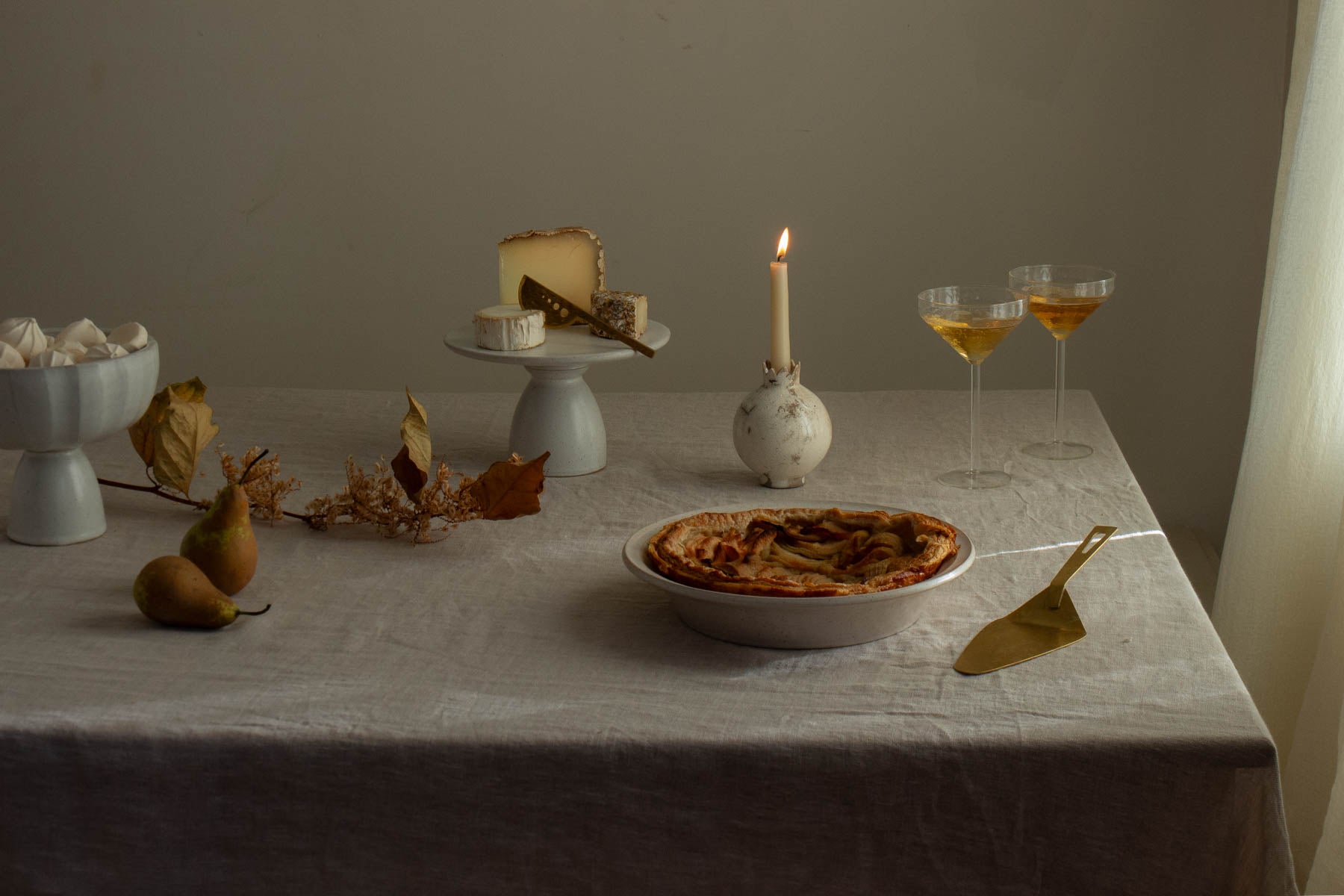 Lunaria Pedestal Stand I